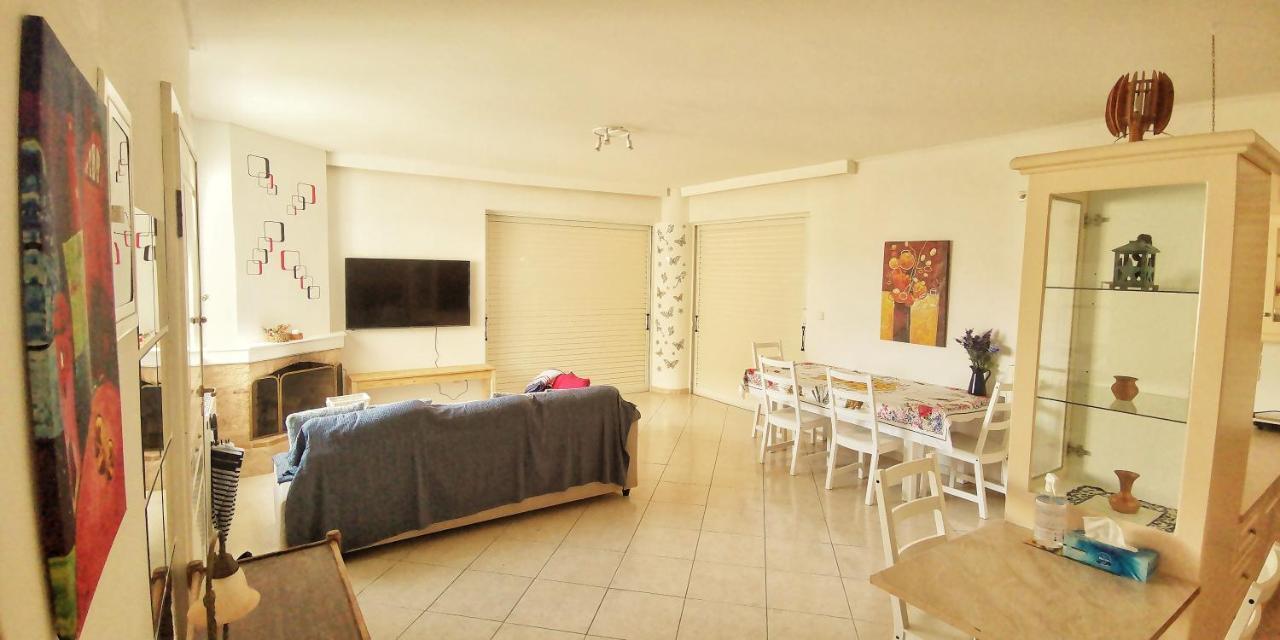 אתונה 山脚下，舒适温馨海景公寓 מראה חיצוני תמונה
